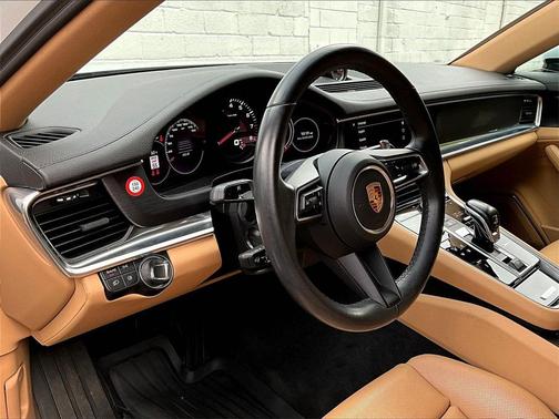 2023 Porsche Panamera 4 Platinum Edition