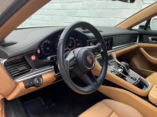 2023 Porsche Panamera 4 Platinum Edition