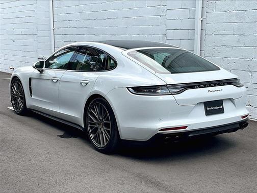 2023 Porsche Panamera 4 Platinum Edition