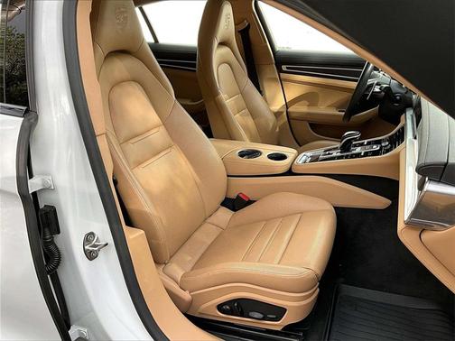 2023 Porsche Panamera 4 Platinum Edition