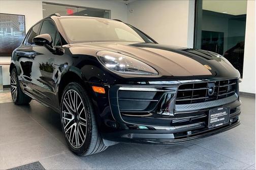 2025 Porsche Macan Base