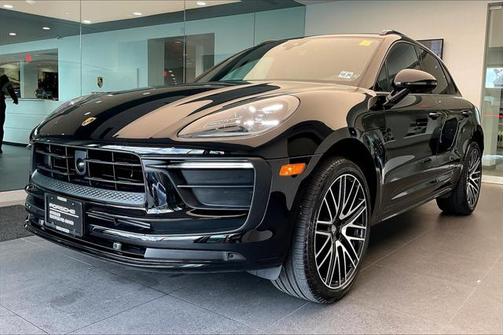 2025 Porsche Macan Base