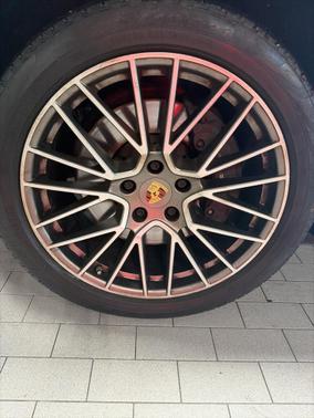 2023 Porsche Cayenne Platinum Edition