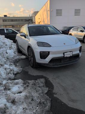 2025 Porsche Macan 4