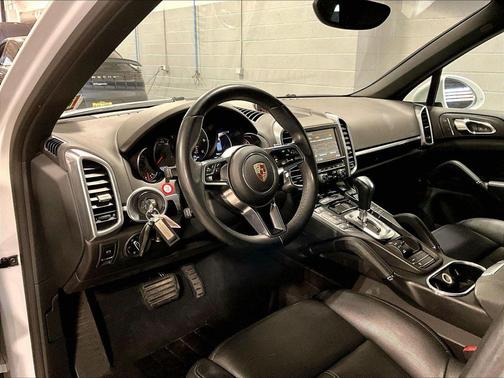 White 2015 Porsche Cayenne Diesel
