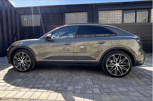 2024 Porsche Macan Base