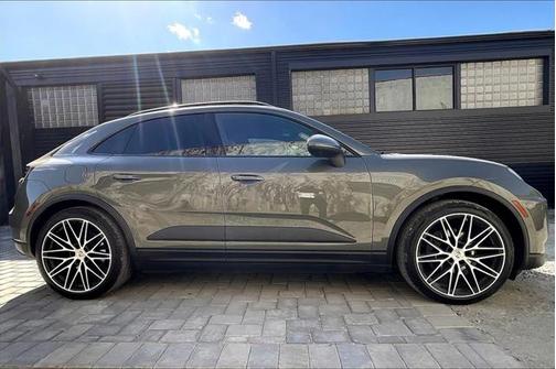 2024 Porsche Macan Base