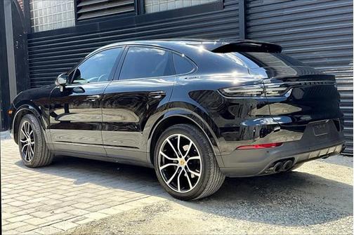 2023 Porsche Cayenne Platinum Edition