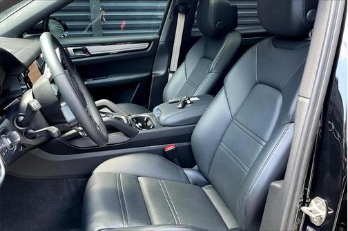 2023 Porsche Cayenne Platinum Edition