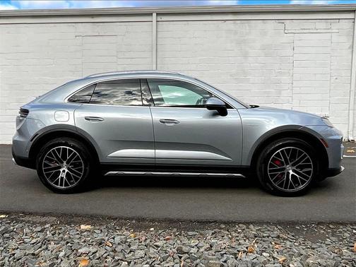 2025 Porsche Macan 4S