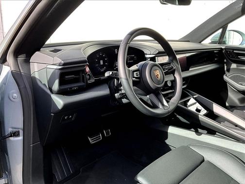 2025 Porsche Macan 4S