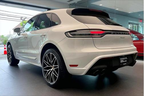 2025 Porsche Macan Base