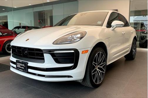2025 Porsche Macan Base