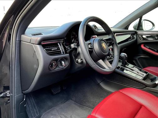 2025 Porsche Macan T