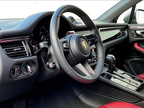 2025 Porsche Macan T