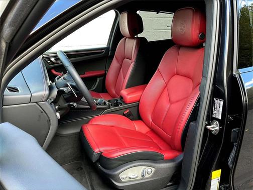 2025 Porsche Macan T