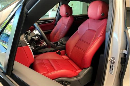 2023 Porsche Cayenne GTS