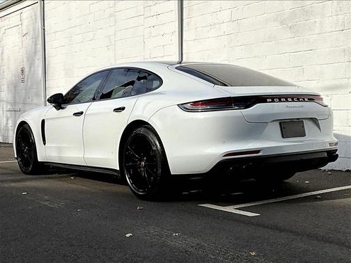 2022 Porsche Panamera 4