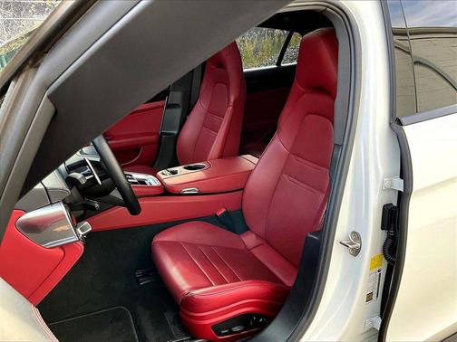 2022 Porsche Panamera 4