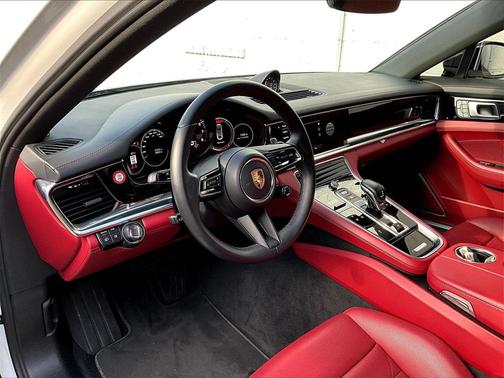 2022 Porsche Panamera 4