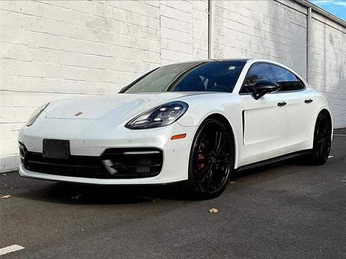 2022 Porsche Panamera 4