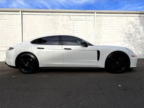 2022 Porsche Panamera 4
