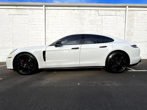 2022 Porsche Panamera 4