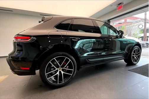 2022 Porsche Macan Base