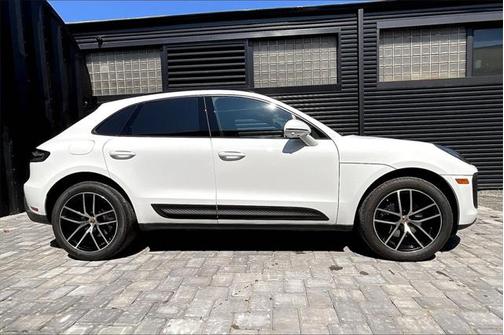 2025 Porsche Macan Base