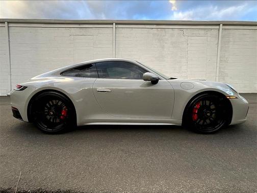 2023 Porsche 911 Carrera 4 GTS