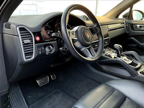 2023 Porsche Cayenne Platinum Edition