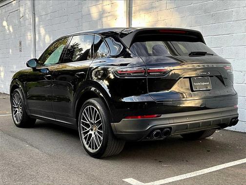 2023 Porsche Cayenne Platinum Edition