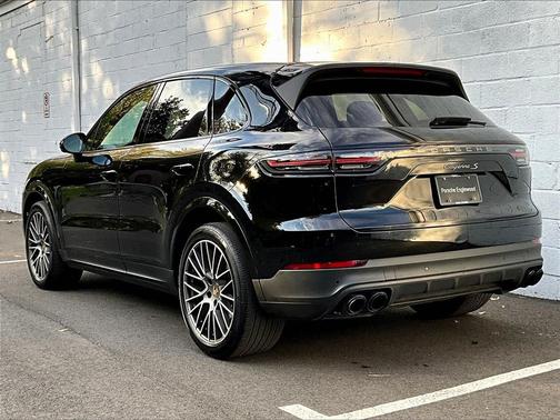2023 Porsche Cayenne Platinum Edition