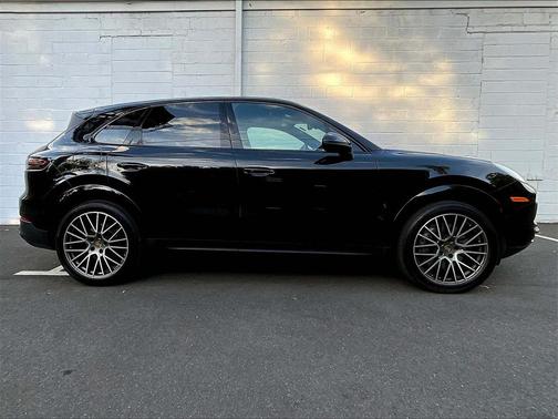 2023 Porsche Cayenne Platinum Edition