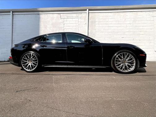 2024 Porsche Panamera 4