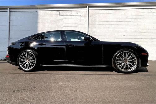 2024 Porsche Panamera 4