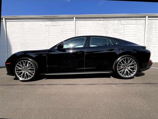 2024 Porsche Panamera 4
