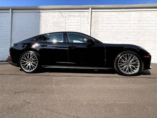 2024 Porsche Panamera 4
