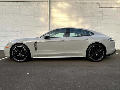 2022 Porsche Panamera 4 Platinum Edition