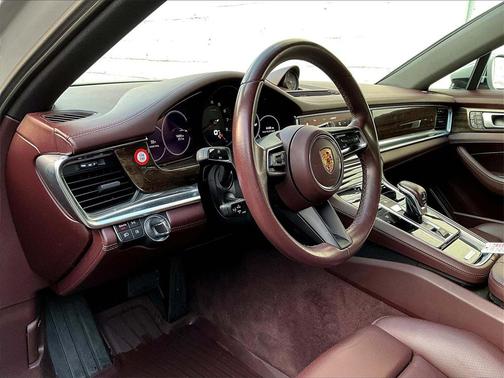 2022 Porsche Panamera 4 Platinum Edition