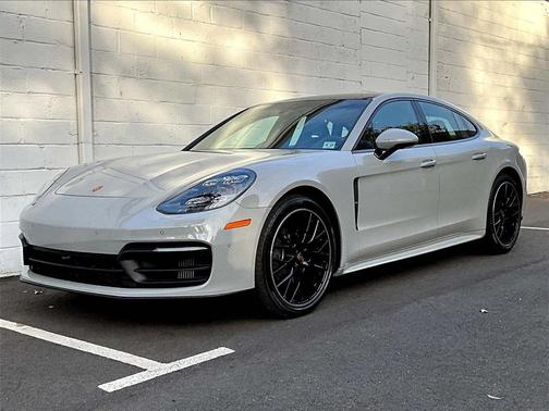 2022 Porsche Panamera 4 Platinum Edition