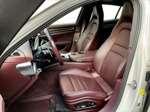 2022 Porsche Panamera 4 Platinum Edition