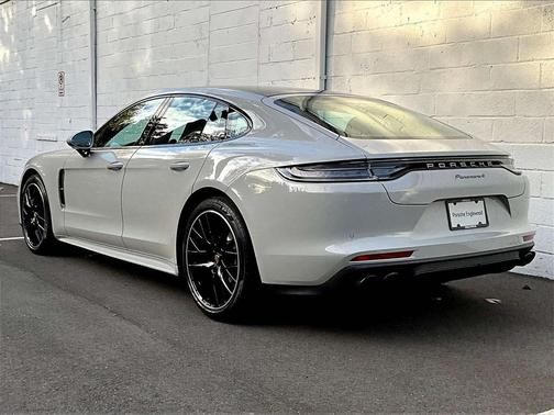 2022 Porsche Panamera 4 Platinum Edition