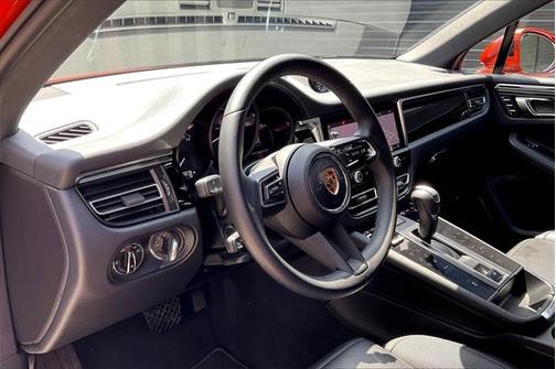 2024 Porsche Macan Base