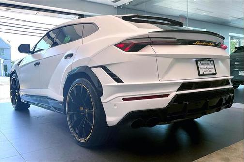 2024 Lamborghini Urus S