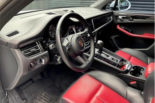 2022 Porsche Macan Base