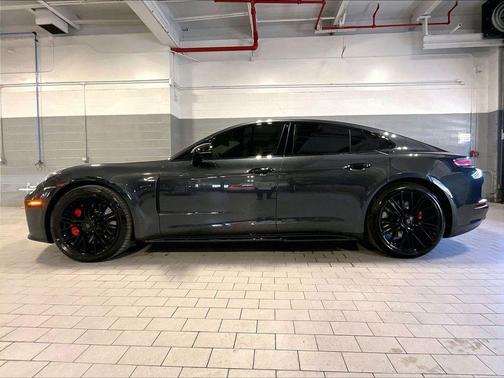 2025 Porsche Panamera GTS