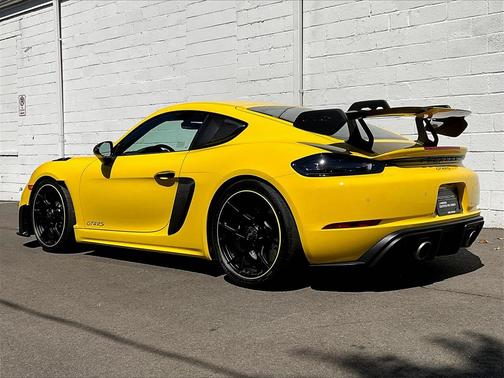 2025 Porsche 718 Cayman GT4 RS