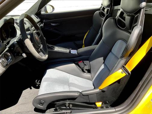 2025 Porsche 718 Cayman GT4 RS