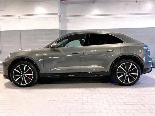 2024 Porsche Macan Turbo